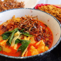 Curry Mee Hoon Kueh Soup 面粉粿汤