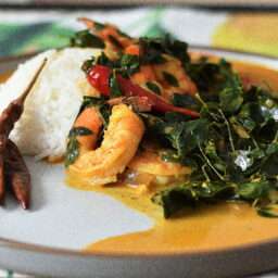 Drumstick leaves (Moringa leaves) prawns curry